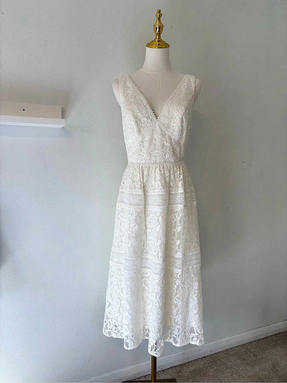 David's Bridal Ivory Lace V-Neck Midi Wedding Dress Ivory 4 NWOT